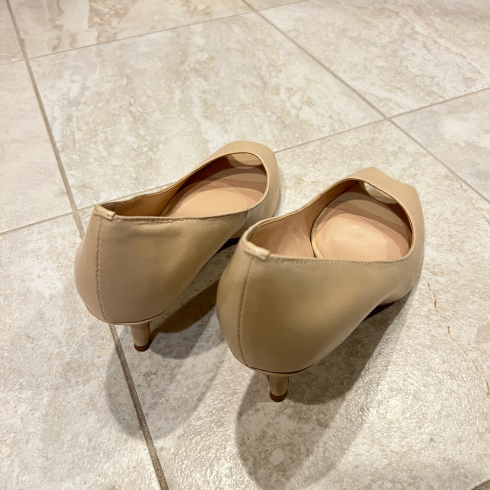 Tahari Heels - Picture 2 of 5